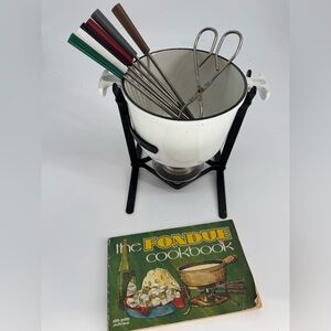 Vintage la Mama French Le Creuset Enamelled Cast Iron Fondue Set - White 1970’s